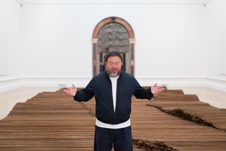 Ai Wei Wei in de Royal Academy of Arts voor zijn werk "Straight"