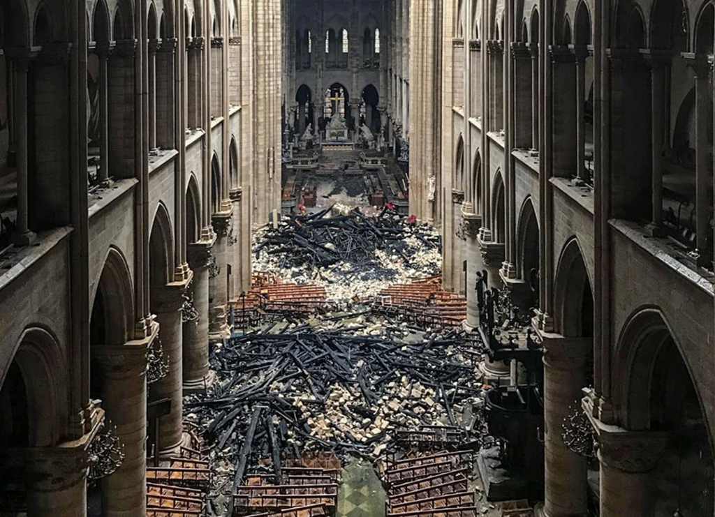 Hoe is het met de kunst in de Notre Dame? – Een week later