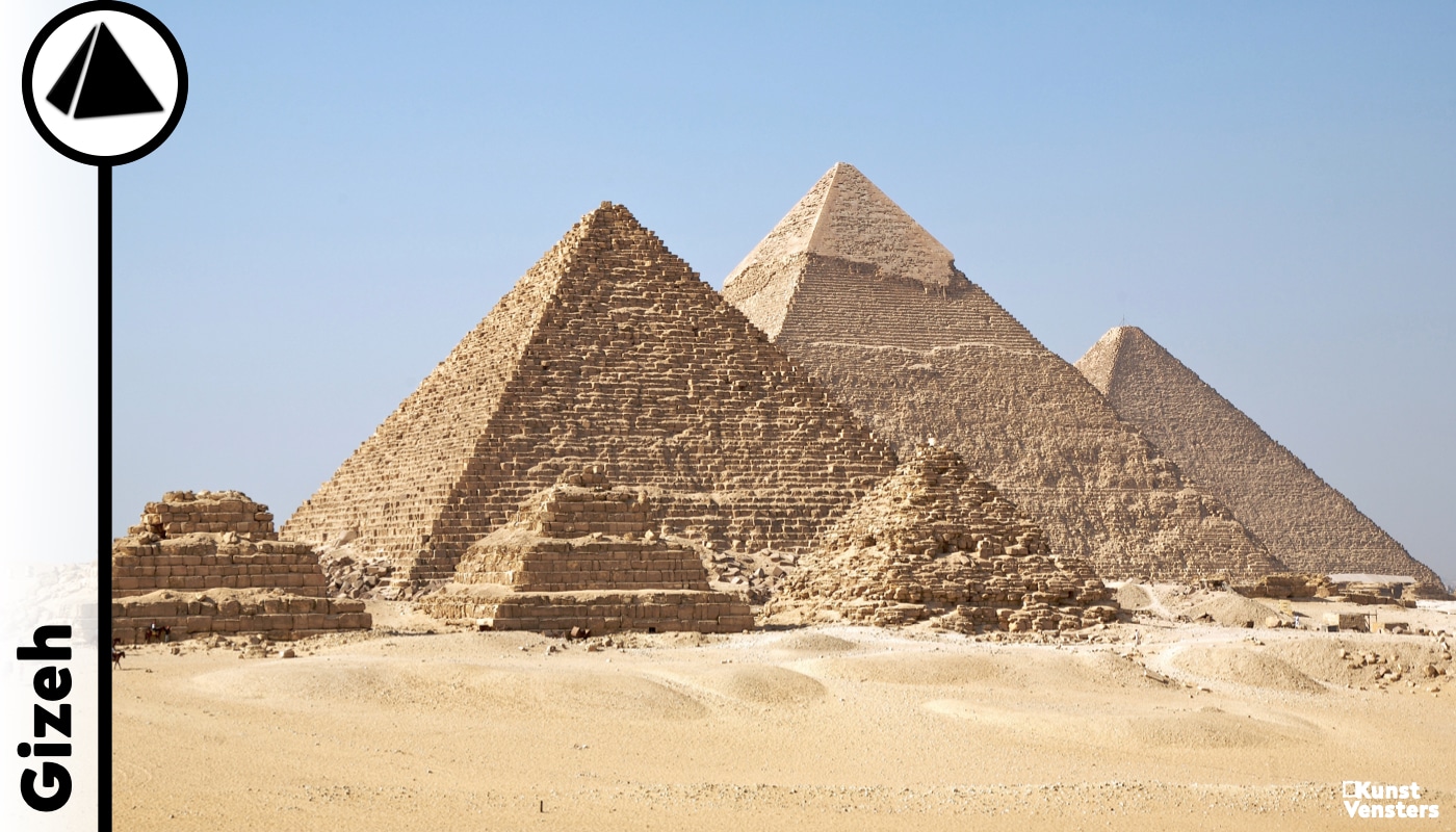 Waar is de grafkamer in de piramide van Cheops?