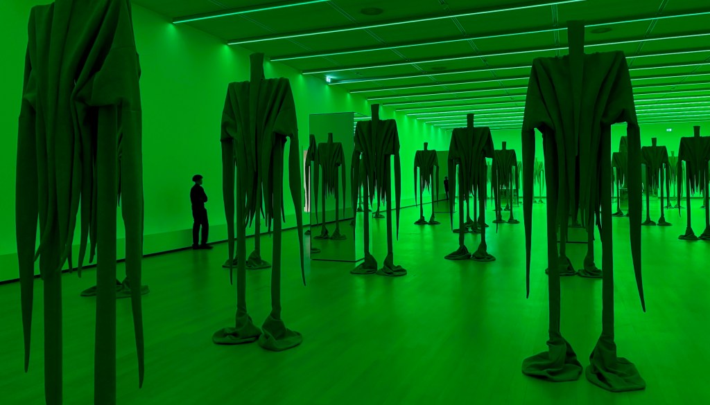 Sandra Mujinga in het Stedelijk